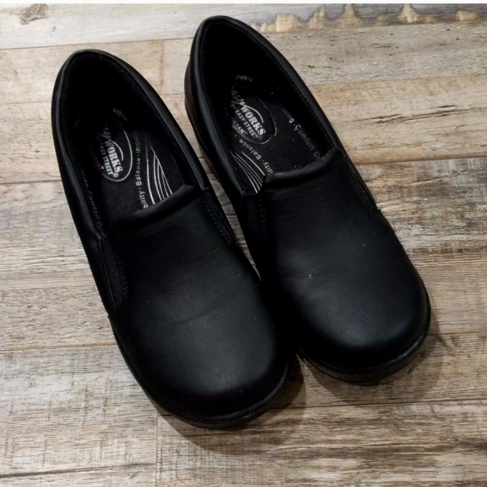 Black Slip-Resistant Work Shoes